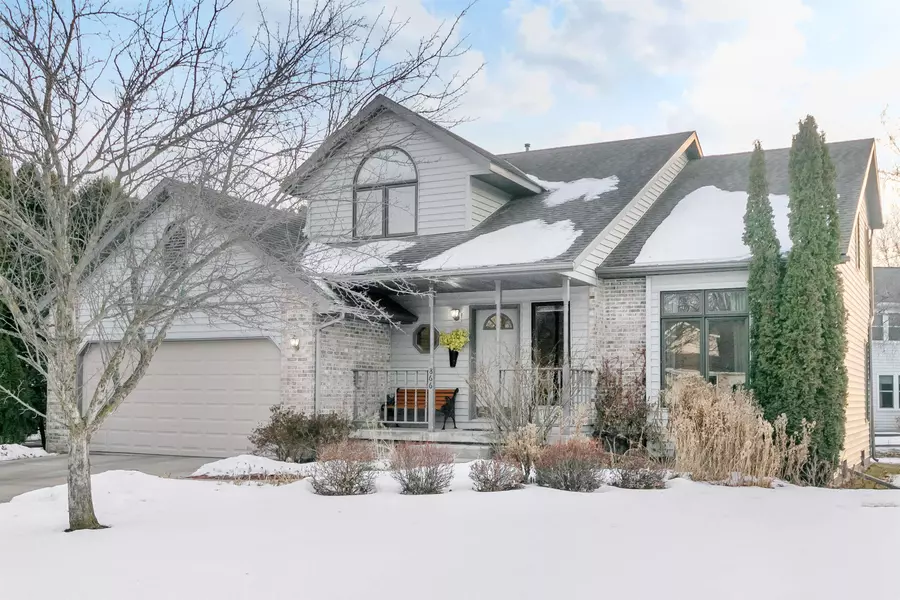 866 Arrowhead Cir, Sun Prairie, WI 53590