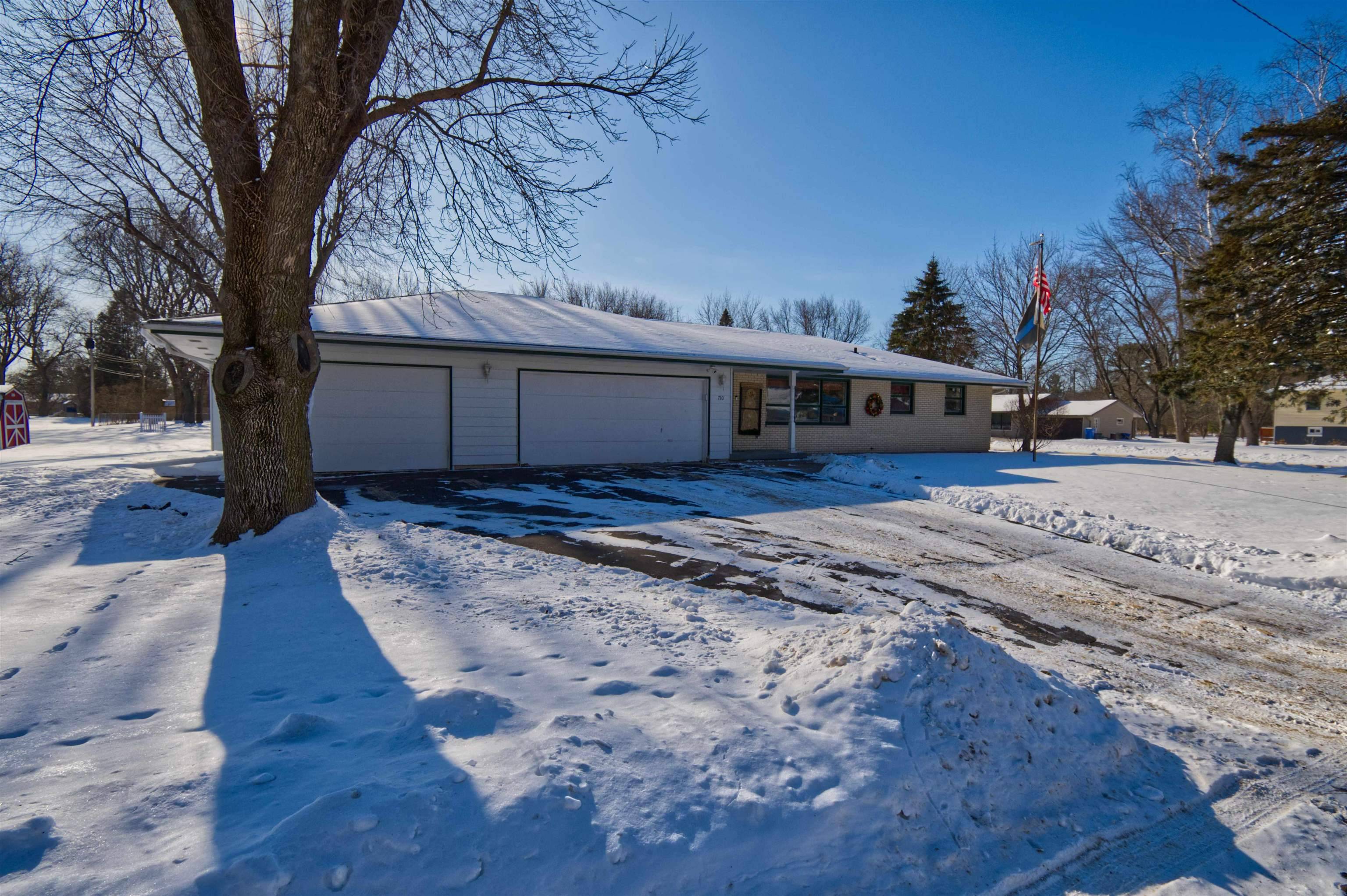 710 Bauer St, Wisconsin Dells, WI 53965