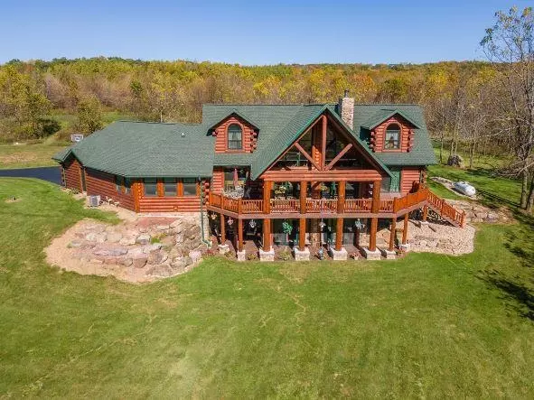 S5476 Durwards Glen Rd, Baraboo, WI 53913