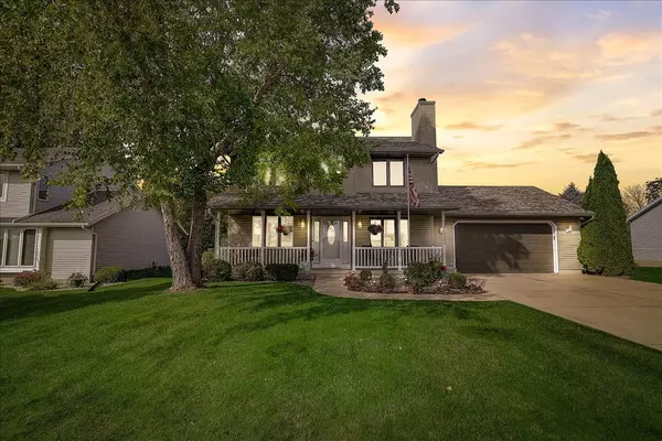 612 Carriage Hill Dr, Watertown, WI 53098-1210