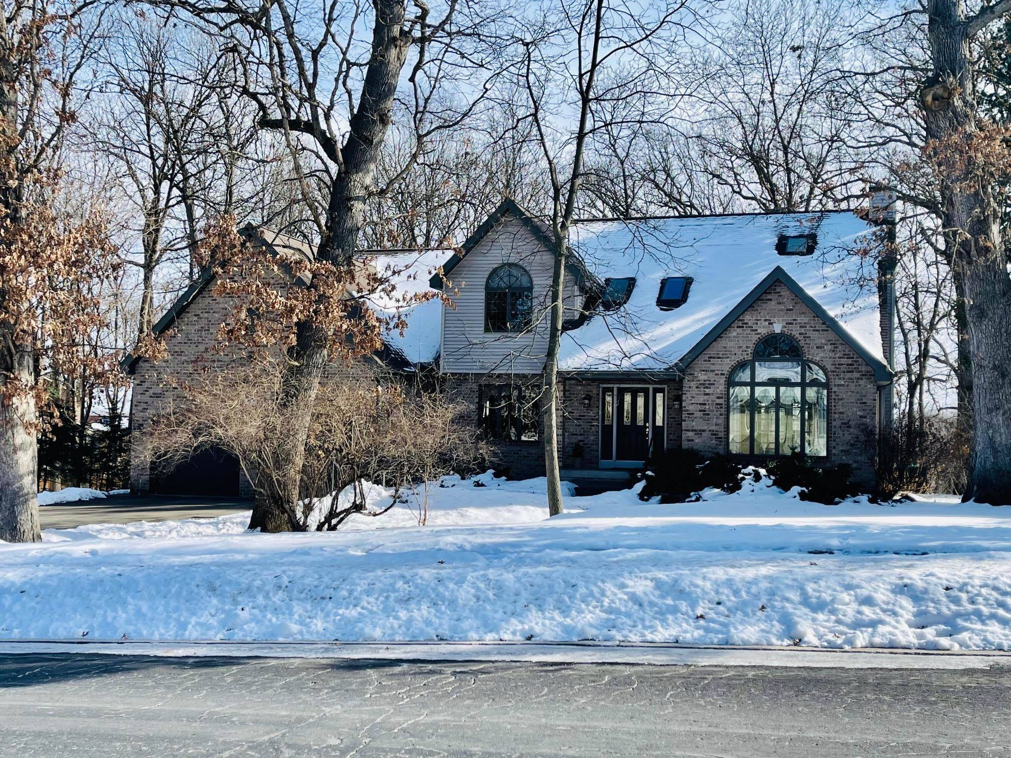 910 Autumn Woods Ln, Oregon, WI 53575