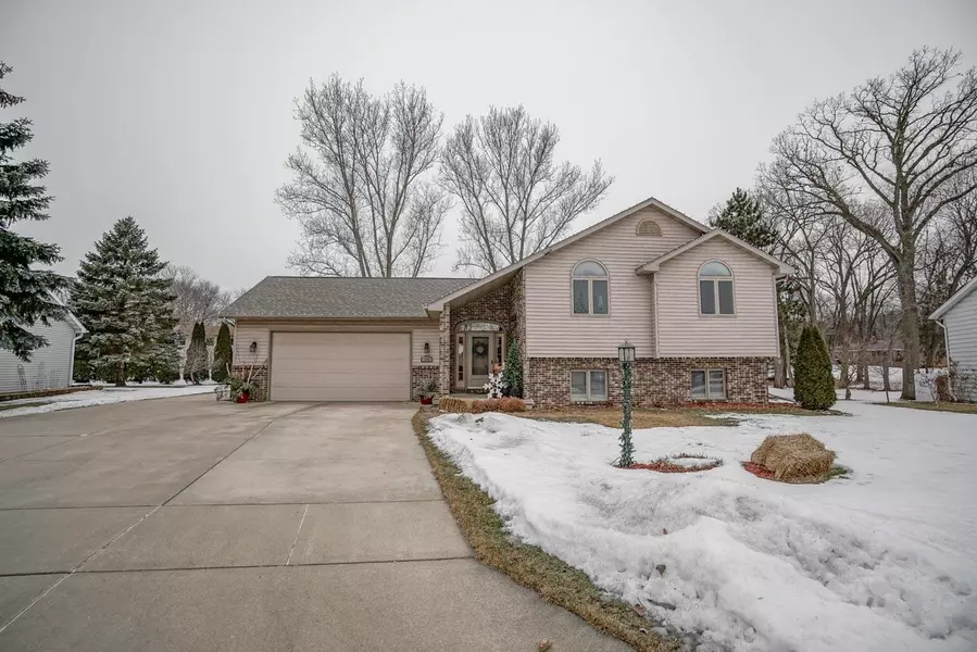 120 Meadow Ln, Deforest, WI 53532