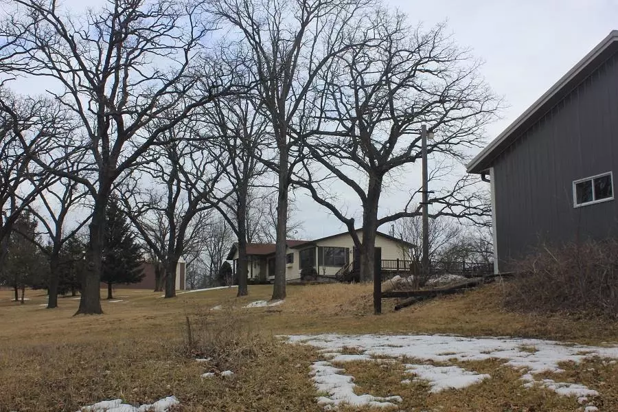 16490 Deery Rd, Mineral Point, WI 53565