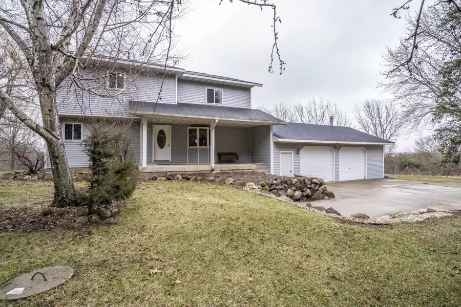 3759 Hommen Ln, Deerfield, WI 53531