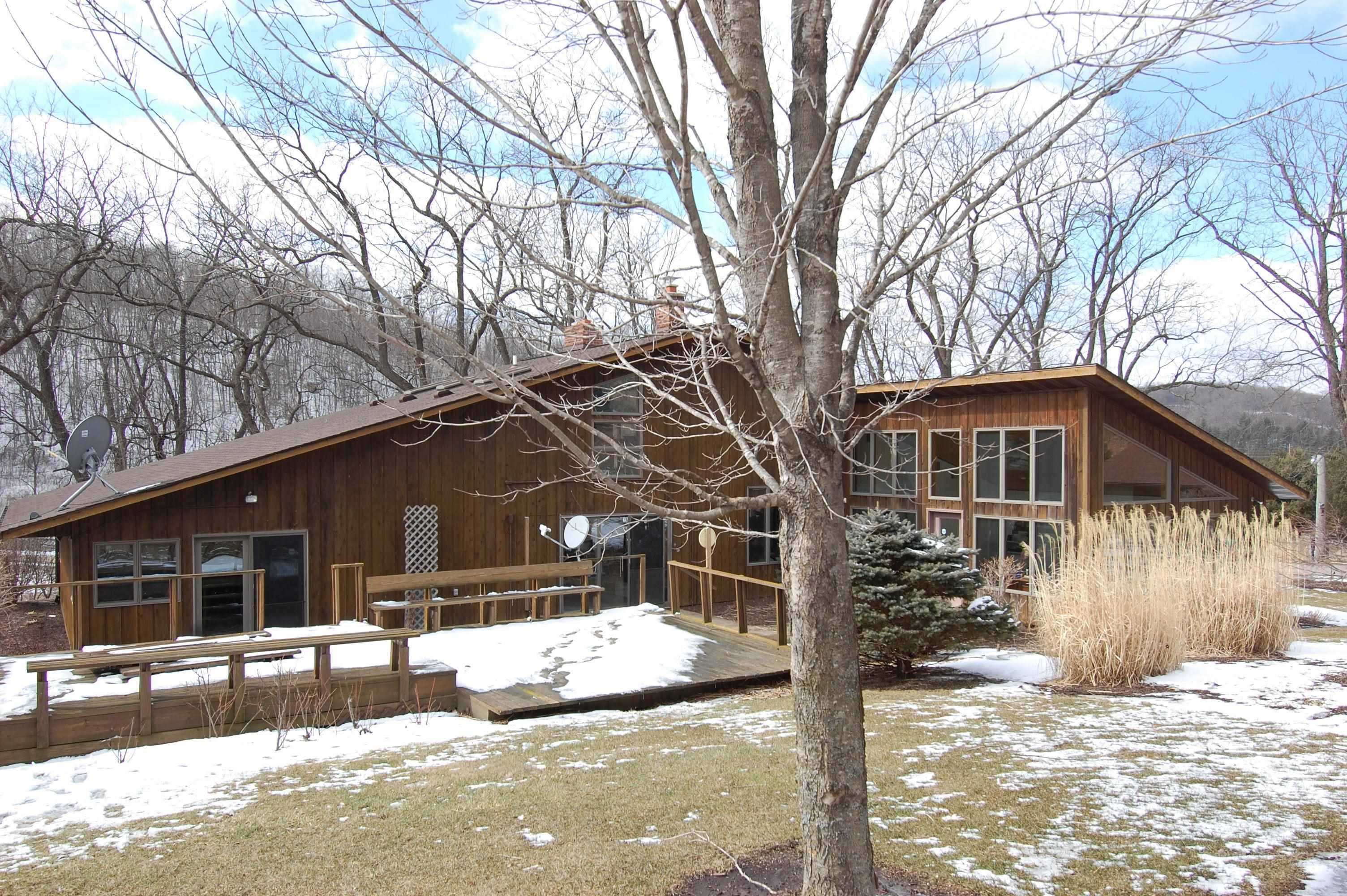 15098 Port Dr, Hillsboro, WI 54634