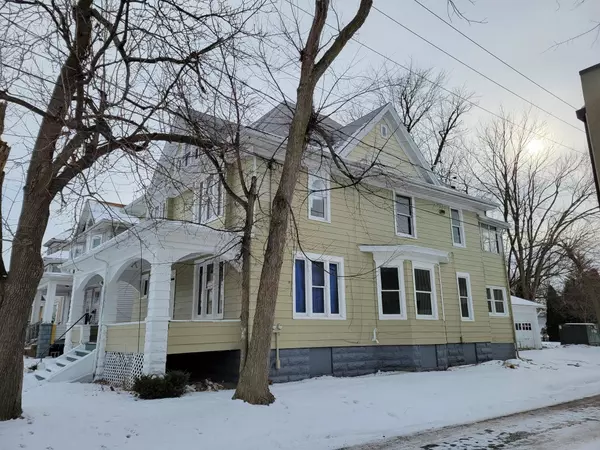 12 S Academy St, Janesville, WI 53548