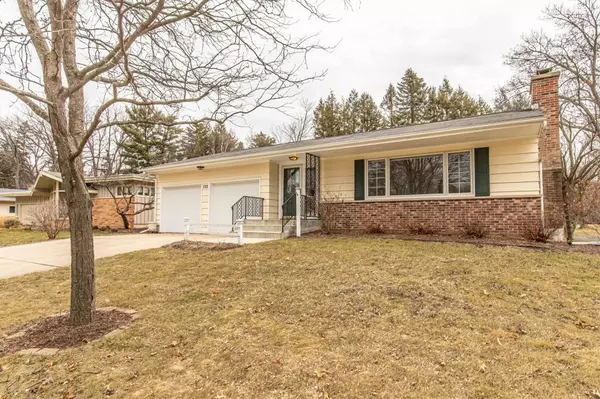 733 Dearholt Rd, Madison, WI 53711