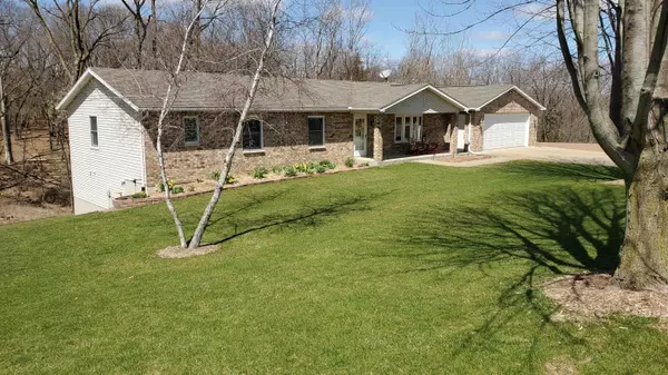 8939 Christopher Ct, Dubuque, IA 52003