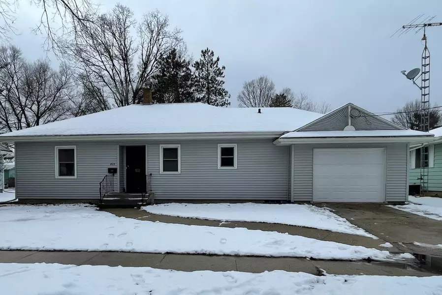 803 E 4th Ave, Brodhead, WI 53520