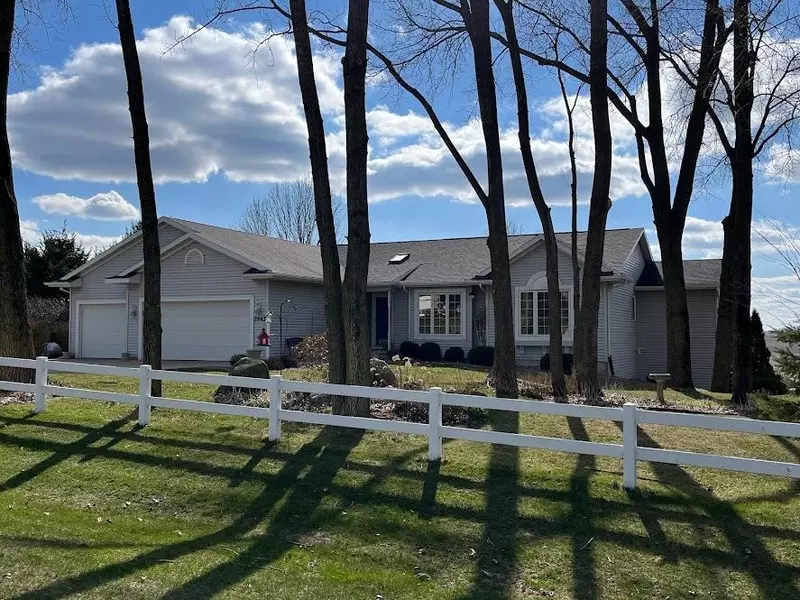 3663 Saddle Ridge Rd, Deerfield, WI 53531-9676