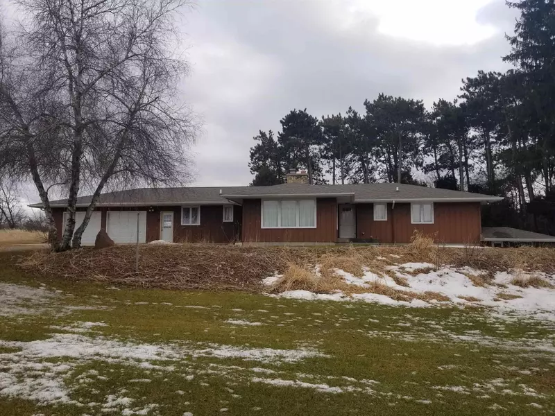 W2395 Palmer Rd, Fall River, WI 53932