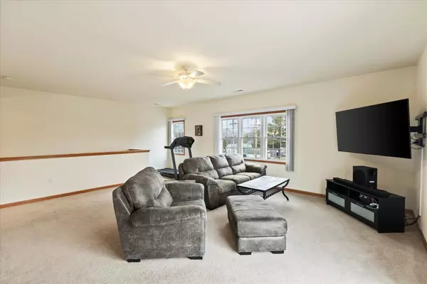 Whitewater, WI 53190,327 E Clay St #20