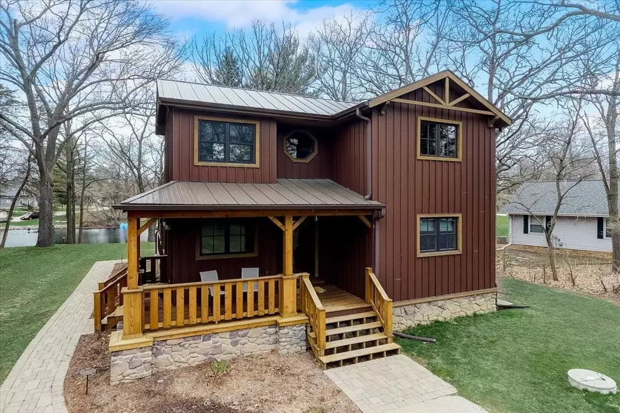 W376S5119 E Pretty Lake Rd, Dousman, WI 53118