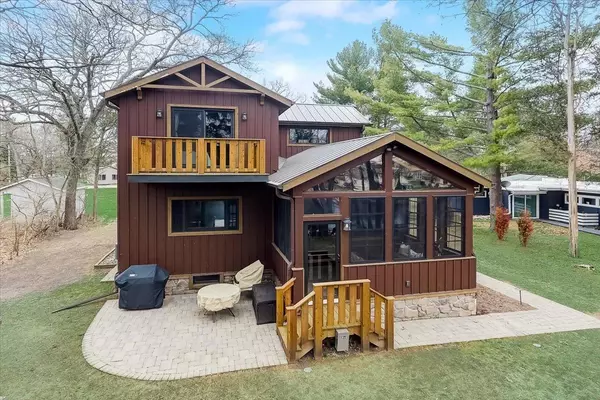 Dousman, WI 53118,W376S5119 E Pretty Lake Rd