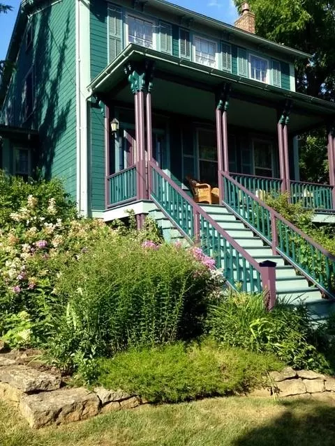 Mineral Point, WI 53565,221 Clowney St