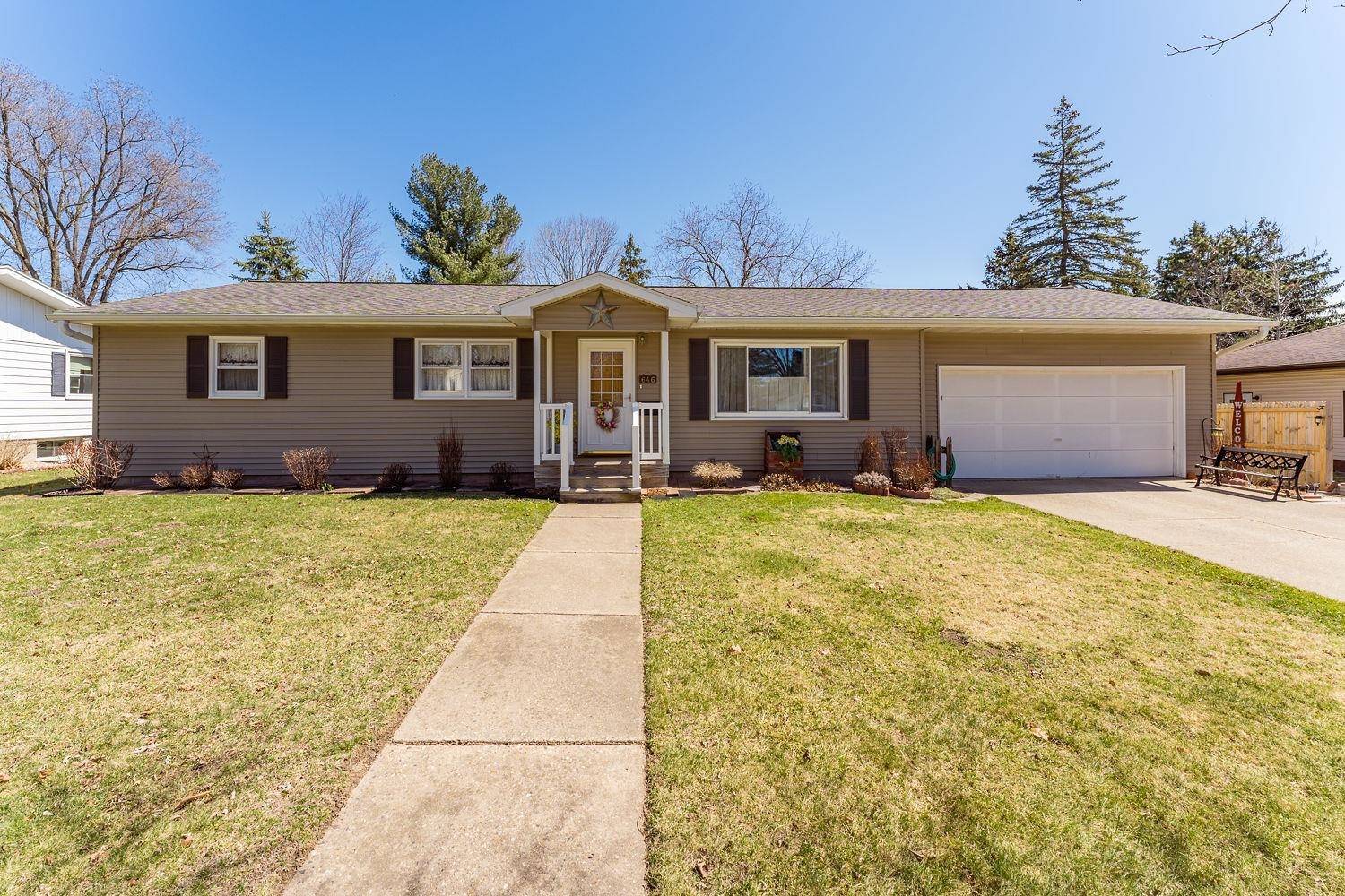 646 N Oak St, Reedsburg, WI 53959