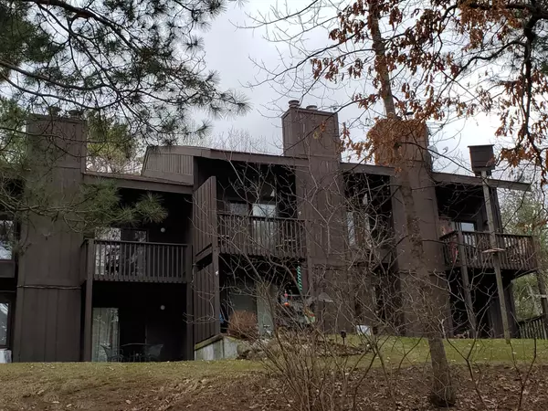 6 Elm Tr, Wisconsin Dells, WI 53965