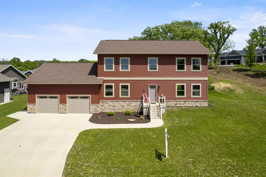 105 Savannah Cir, Barneveld, WI 53507