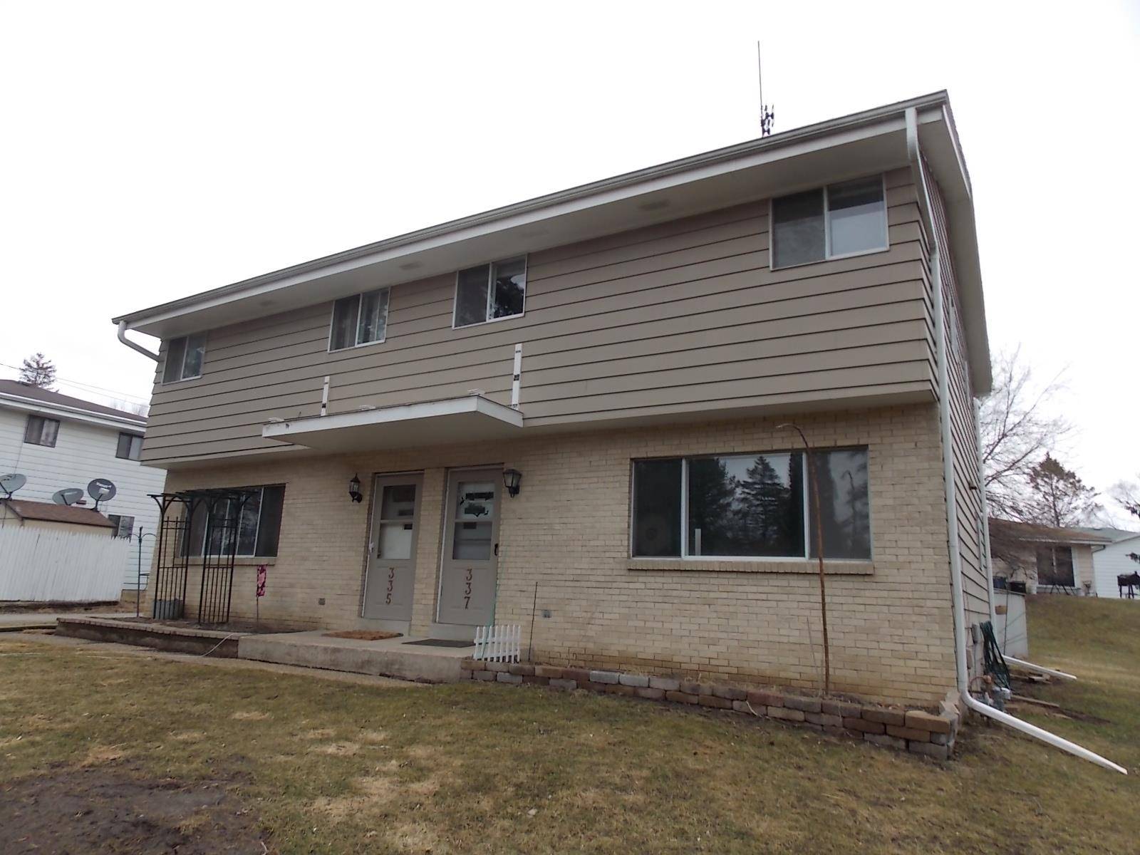 335/337 E Water St, Watertown, WI 53094