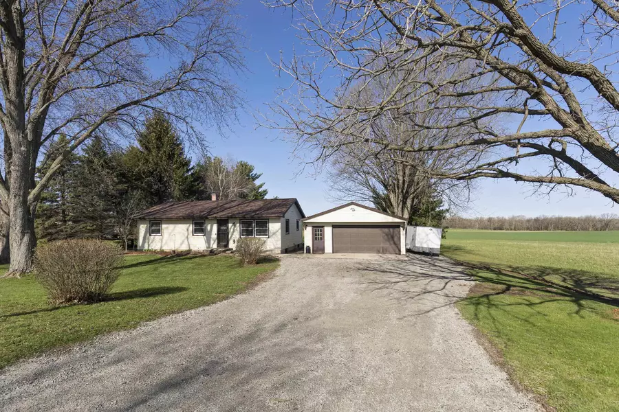 N6443 Wollin Rd, Lake Mills, WI 53551