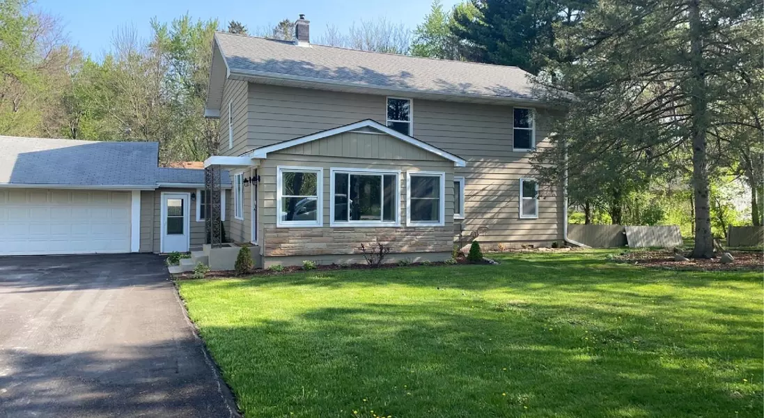 W5285 Tippecanoe Tr, Elkhorn, WI 53121