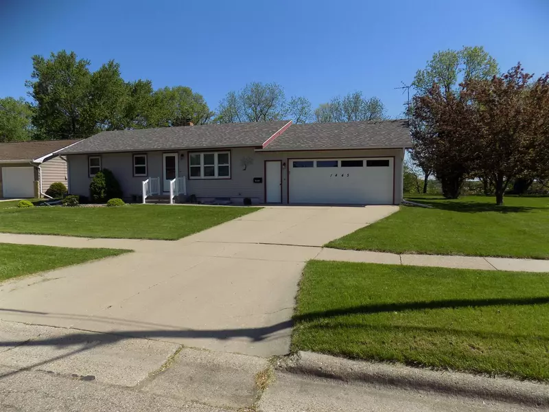 1445 MARQUETTE ST, Janesville, WI 53546