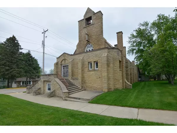 501 Main St, Ridgeway, WI 53582