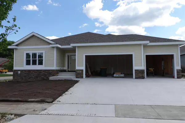 229 Stone Bridge Cir, Deerfield, WI 53531-9359