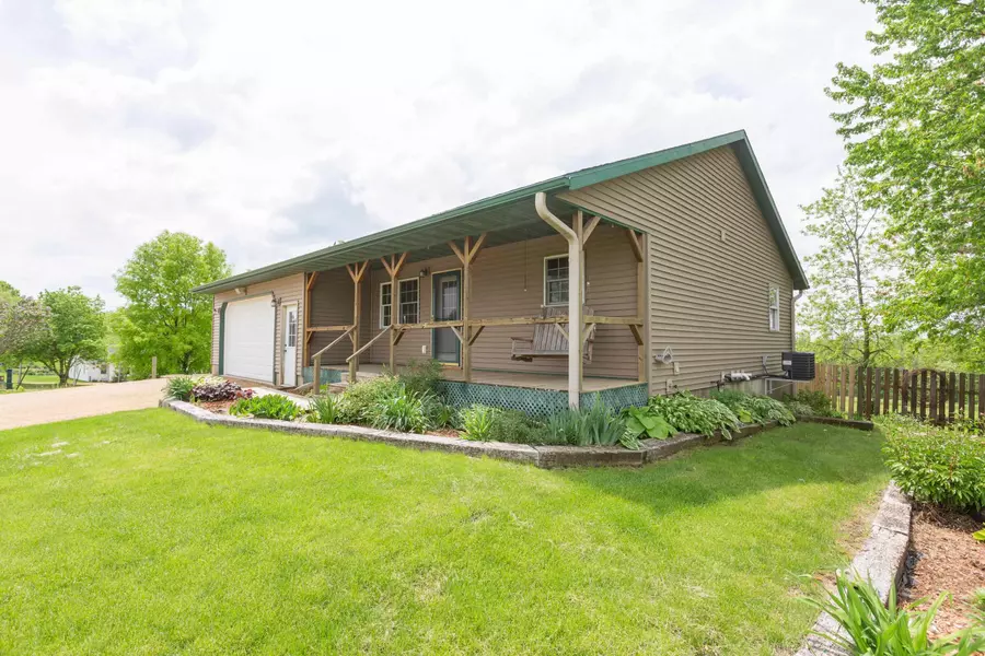 5191 County Road I, Benton, WI 53803