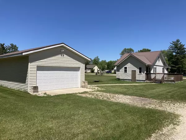 18679 S Wisconsin Ave, Muscoda, WI 53573