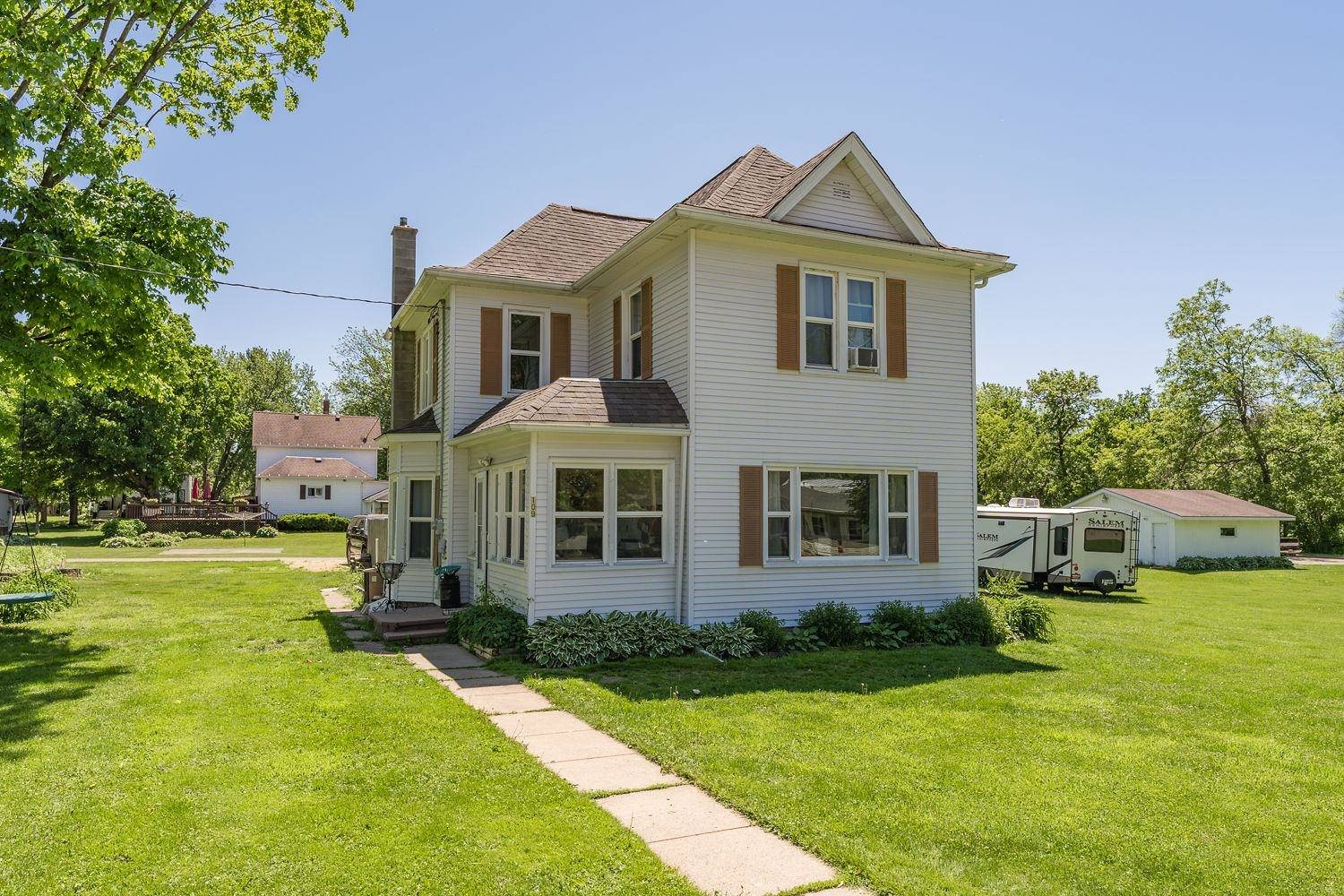 109 Freedom St, North Freedom, WI 53951
