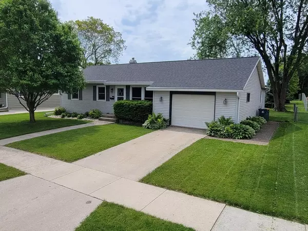 614 E 11th St, Fond Du Lac, WI 54935