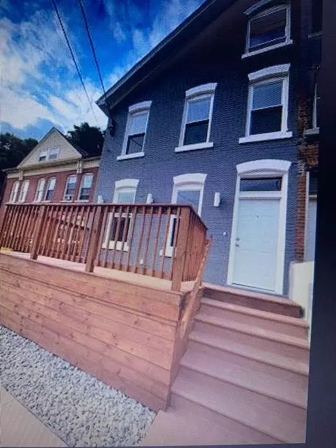 Dubuque, IA 52001,455 Almond St