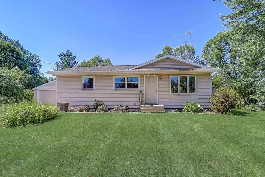 9467 Bolton Rd, Sauk City, WI 53583