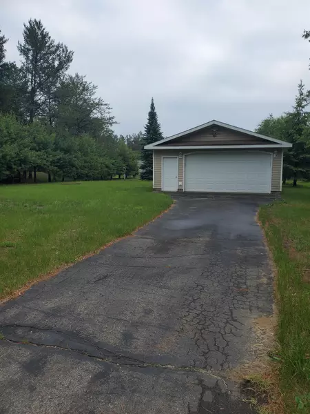 W5677 Buckhorn Dr, New Lisbon, WI 53950