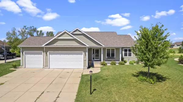 572 Vista Cir, Columbus, WI 53925
