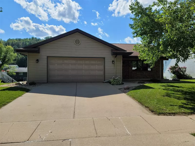 2133 Hillebrand Dr, Cross Plains, WI 53528