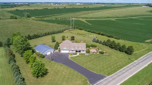 15465 Ipswitch Rd, Platteville, WI 53818