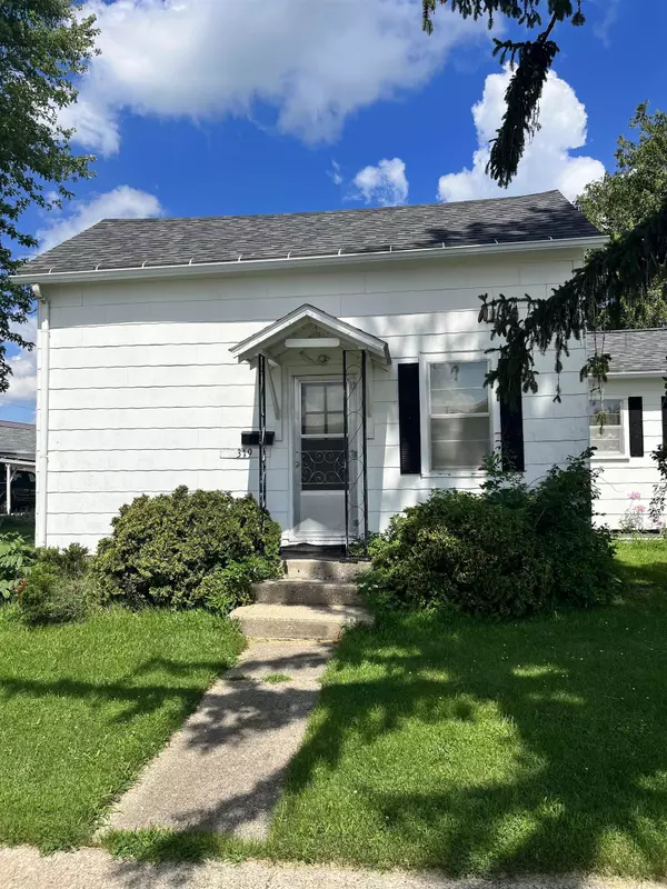 Lancaster, WI 53813,319 W Pine St