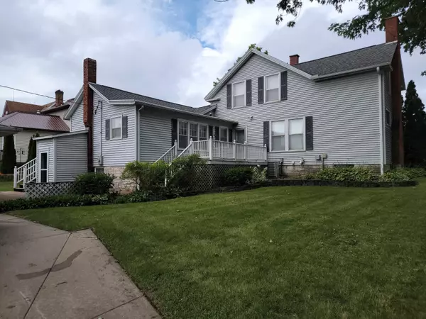 Lancaster, WI 53813,351 N Madison St