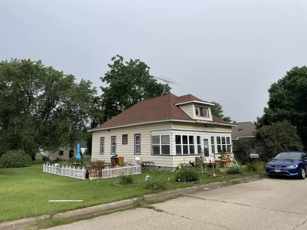 605 N WACOUTA AVE, Prairie Du Chien, WI 53821