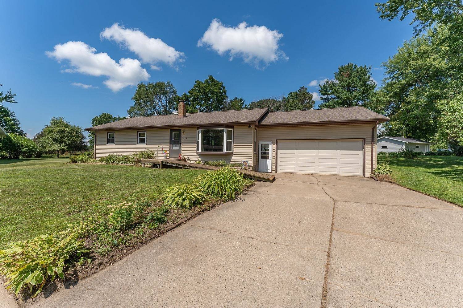 626 Crimson CT, Reedsburg, WI 53959