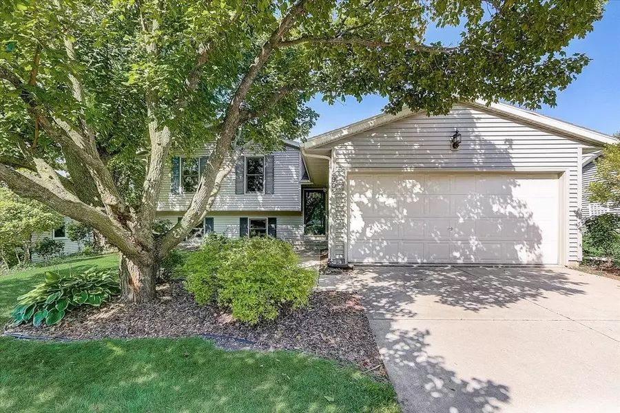 2902 Tucson Tr, Madison, WI 53719