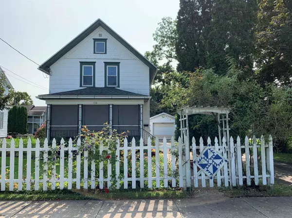 134 N Lewis St, Columbus, WI 53925