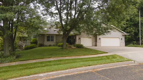 828 Pine Grove Dr, Reedsburg, WI 53959