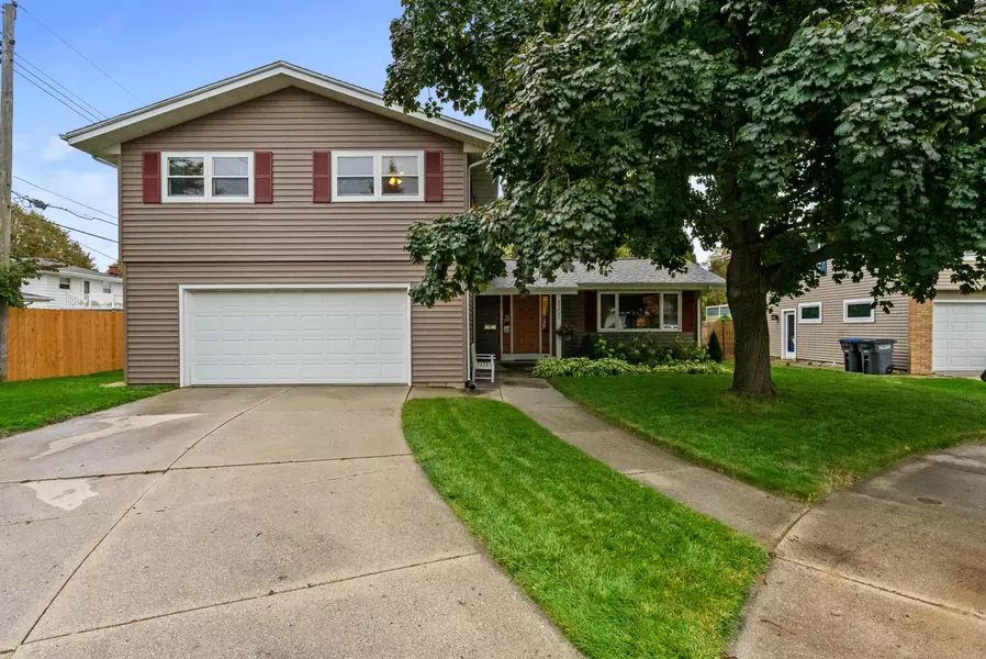 3303 Hickory Cir, Sheboygan, WI 53081