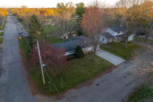 Beaver Dam, WI 53916,819 May St