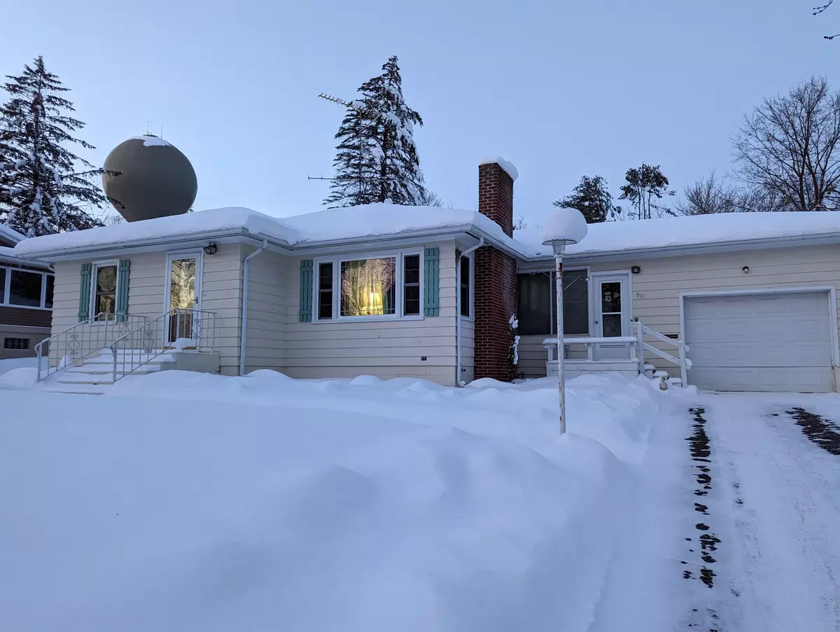 Black River Falls, WI 54615,911 Monroe St