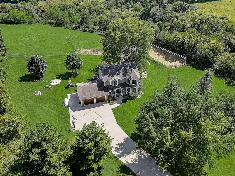 W6506 Klassy Rd, New Glarus, WI 53574