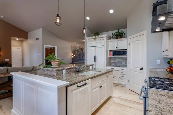 1317 Brunette Downs Dr, Madison, WI 53718